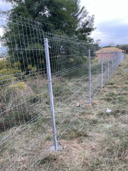 Imprejmuiri terenuri cu plasa bordurata