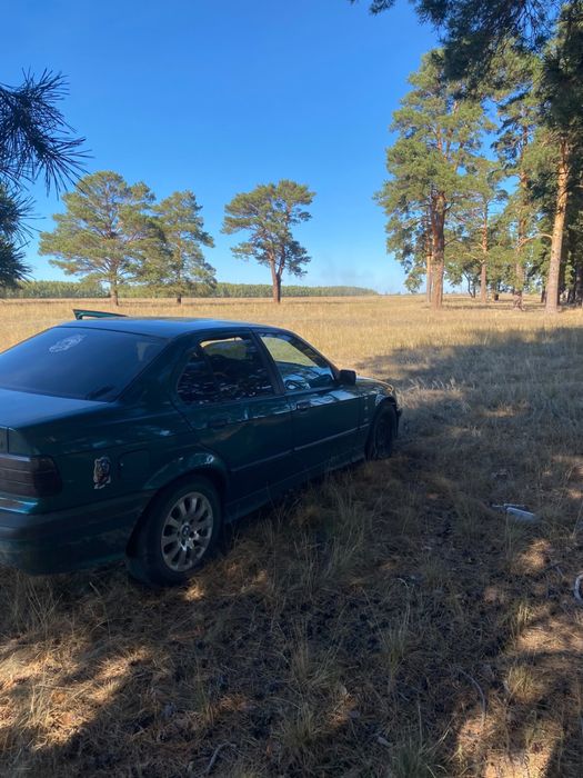Продам машину BMW 318