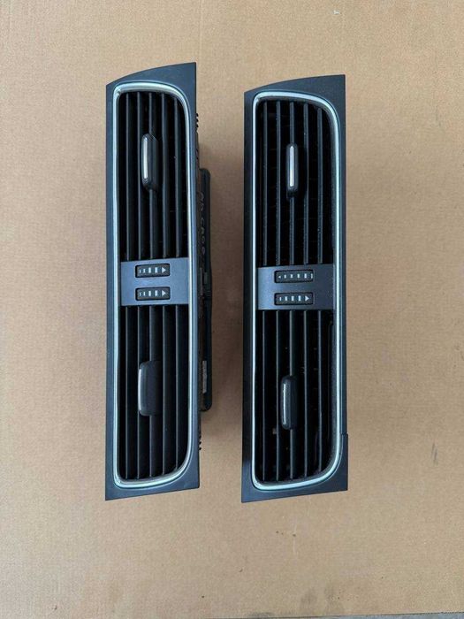 Grila centrala bord cu priza aer pentru AUDI A4 B8 model 2010
