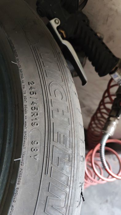 Продам резина 19размер