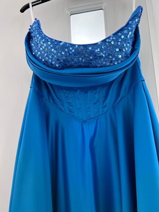 Страхотна официална рокля