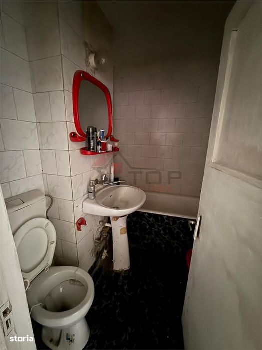Apartament cu 2 camere decomandat, etajul 2 - Podul de Fier