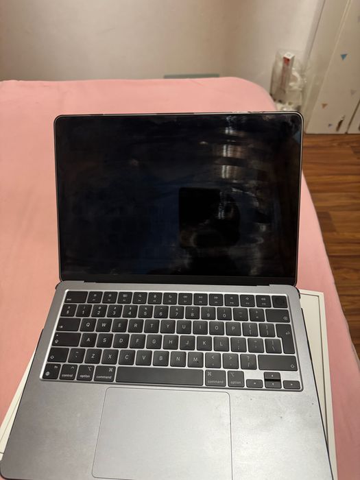 MacBook air M2 8/256 GB