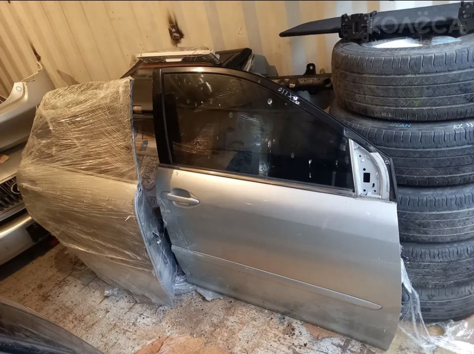 Передние и задние двери на Lexus RX330