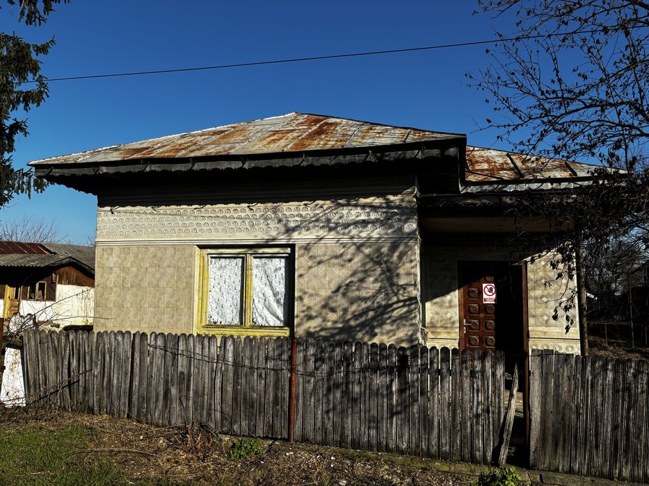 Casă de vânzare în Finta Mare, Dâmbovița, teren 769 mp, stradă asfaltată și liniștită