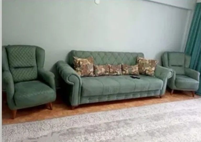 Отдам даром Мягкий уголок. Кровати. Два кресла.