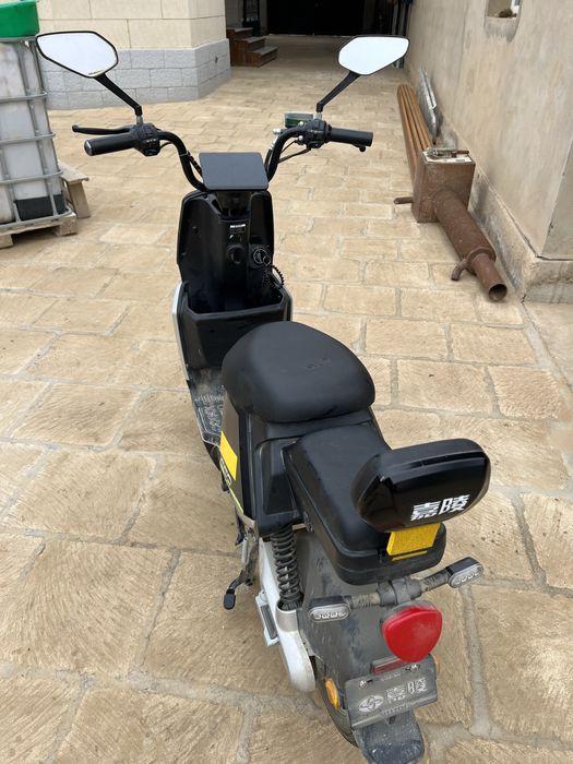 Электренный мопед