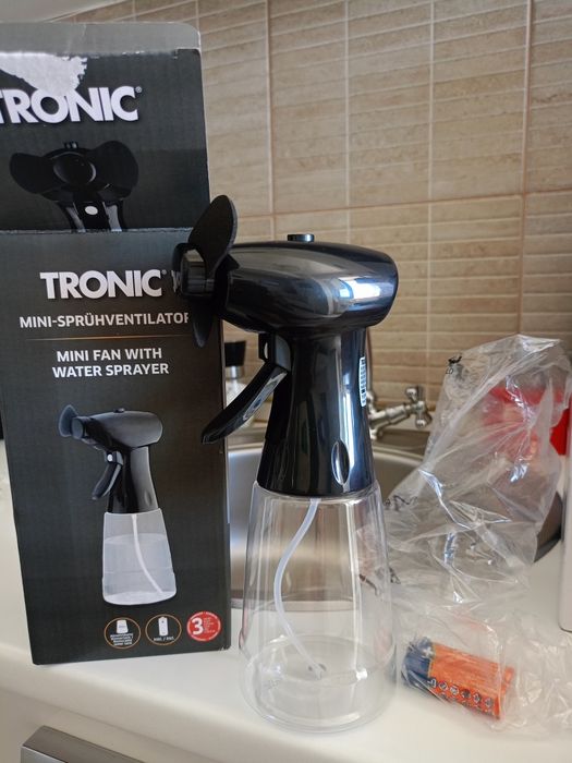 Vând ventilator portabil cu baterii și rezerva apa,produs recomandat tinerelor mame.