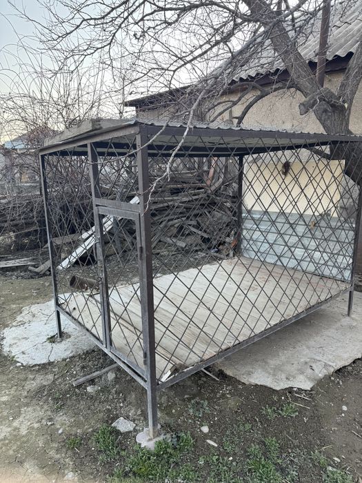 Вольер железный.