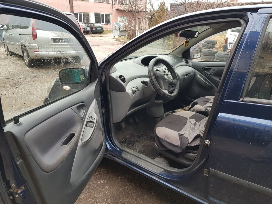 Тойота Ярис на части
