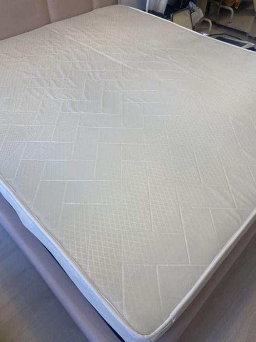 Продам матрас в хорошем состоянии