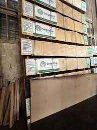 Фанеры разное обычная и ламинированная