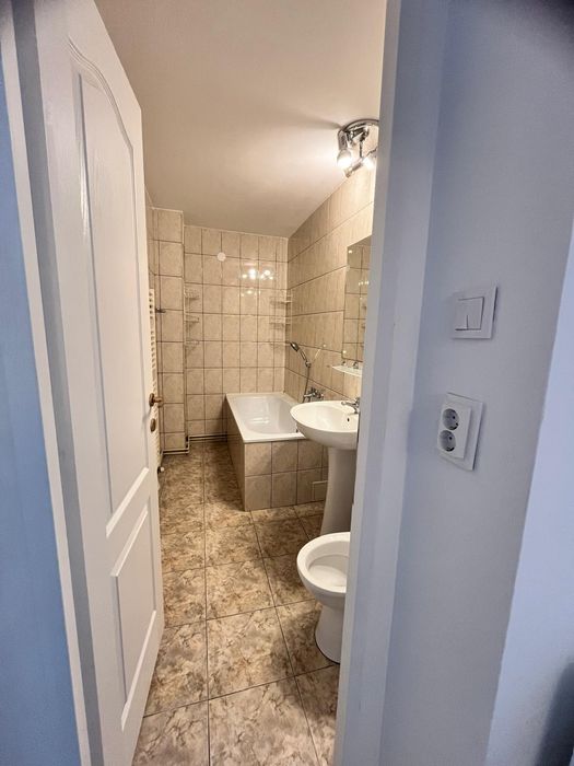 Închiriez ap. 3 camere. decomandat in Plopilor