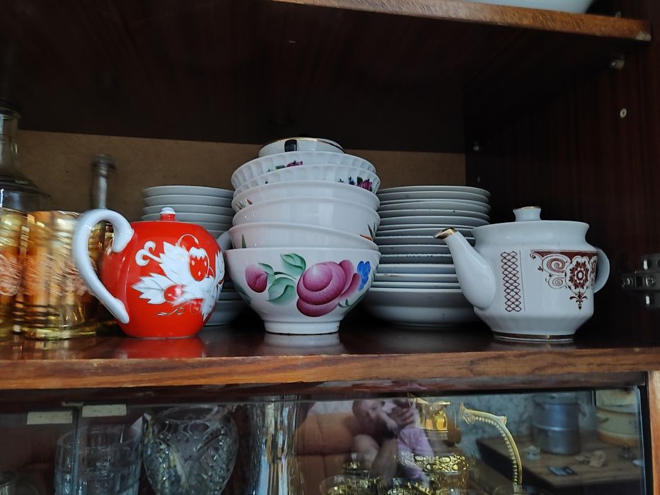 Продается посуда, тарелки большие, средние, маленькие,стаканы,рюмки