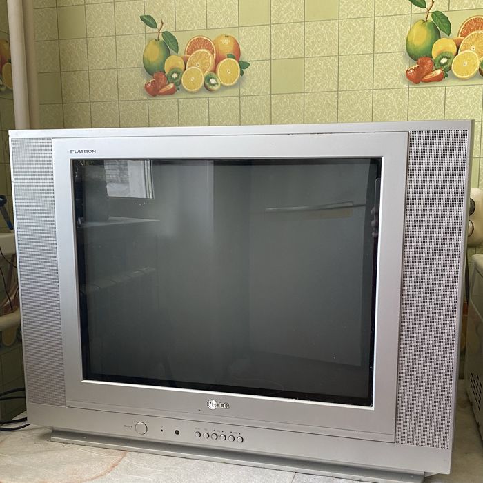 Телевизор LG 2006 б/у