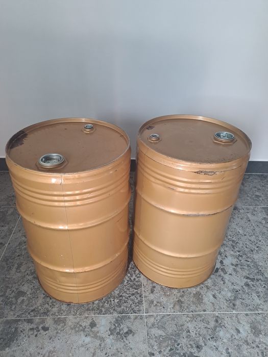 Vand 2 butoiase 60 de litri