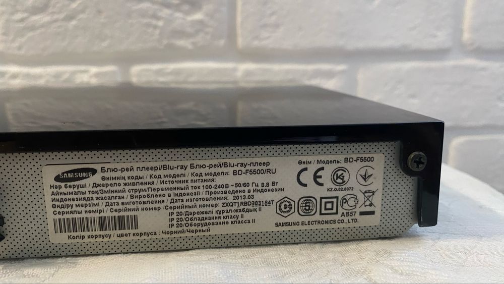 Плеер Samsung blu ray модель BD-F550