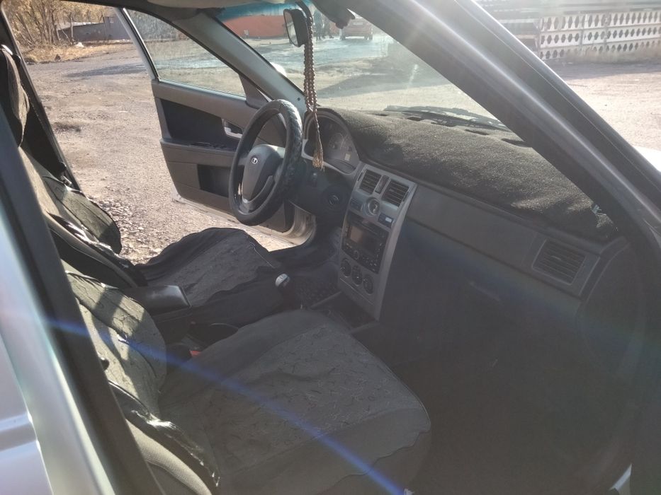 Продам приору седан