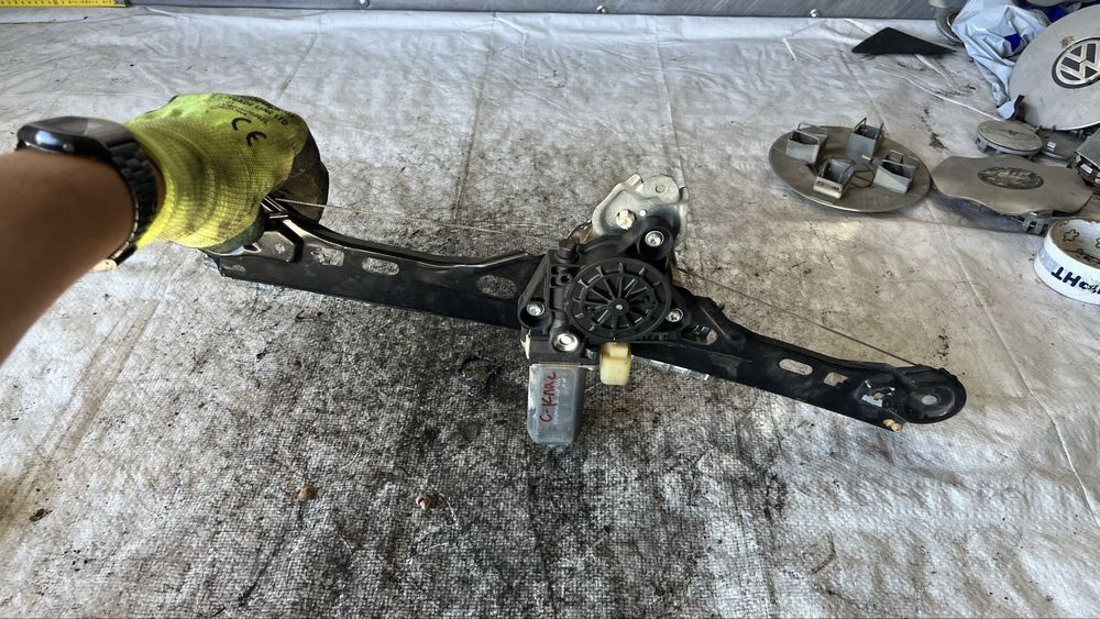 Mercedes C W203 стъклоповдигач задно ляво стъкло