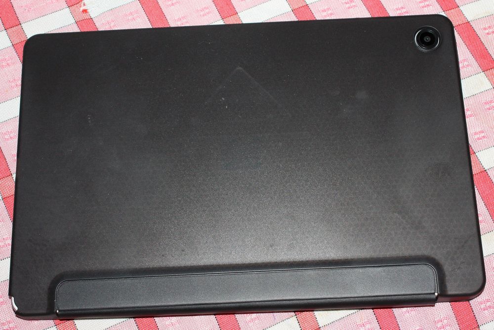 Продам планшет samsung tab a9+.