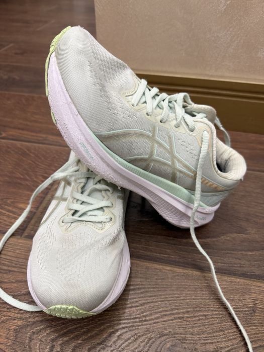 Маратонки на Asics-