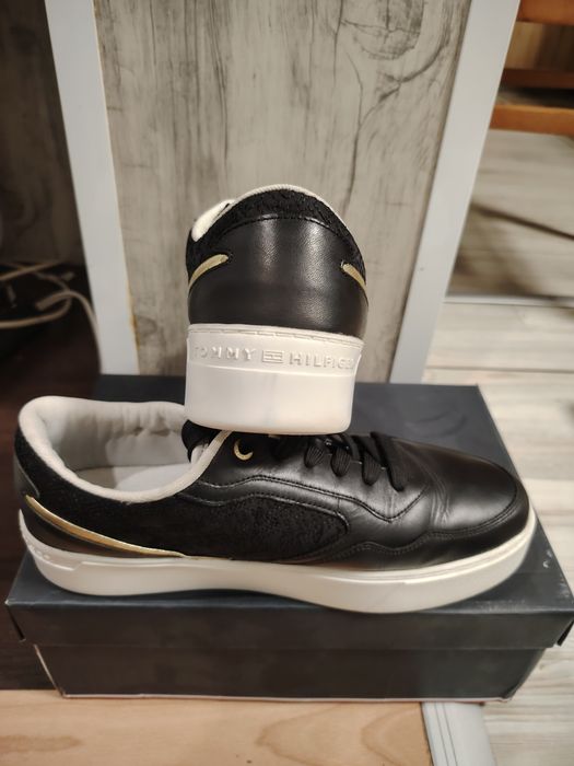 Дамски кецове Tommy Hilfiger