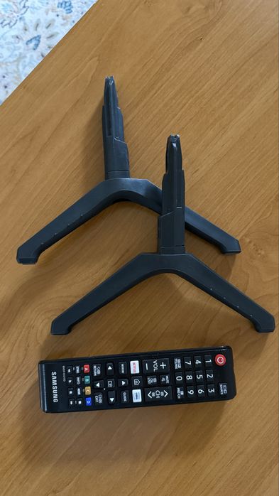 Продам пульт и ножки от Самсунг