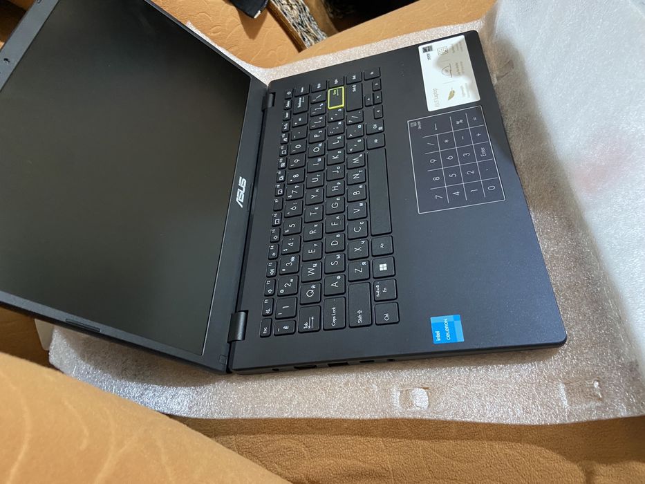 2 ноут новом Acer 11пок,Asus