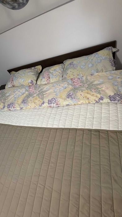 Vând pat matrimonial 180x200 cm fara saltea – stare foarte bună