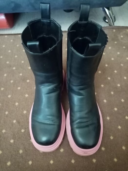 Cizme 35 negre  cu talpa roz
