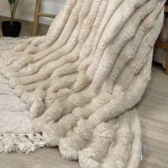 Мягкие теплые пледы