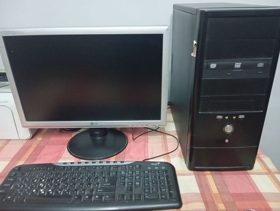 Компьютер и принтер. В комплекте.