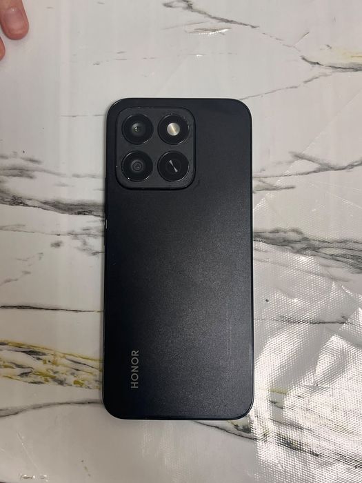 Продам телефон HONOR x8c