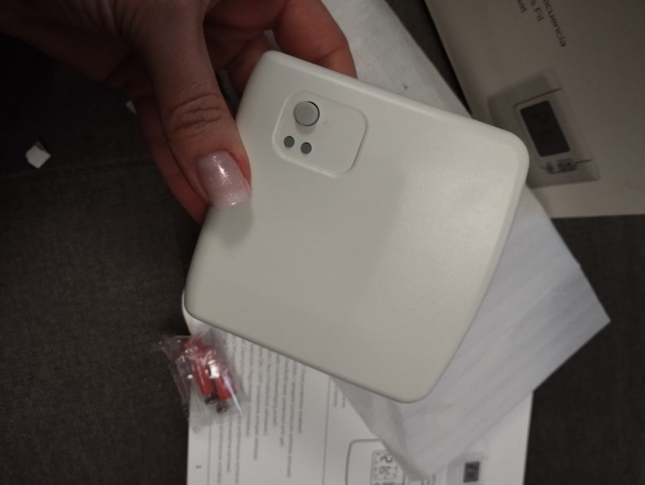 Wireless room thermostat