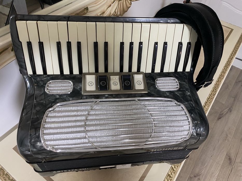 Acordeon Hohner 72 basi