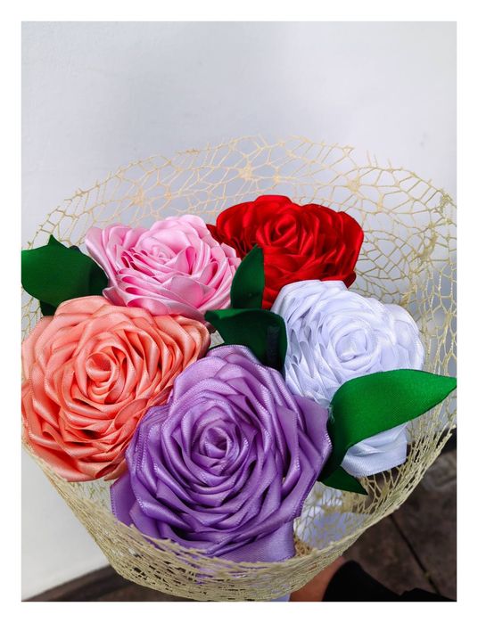Букети от вечни сатенени рози