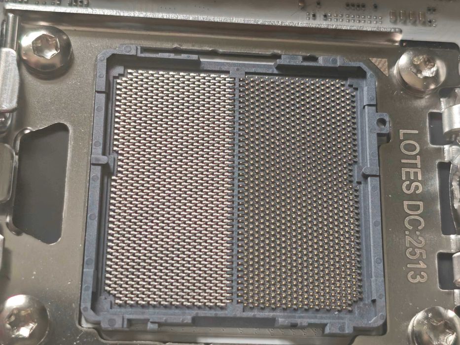 Геймърски Компоненти. Ryzen 7800X3D+ Дъно B850+ GPU + Охлаждане/SSD