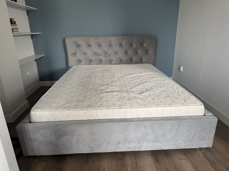 Кровать с матрасом