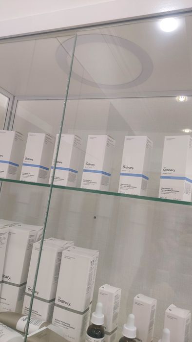 Продам стеклянную витрину