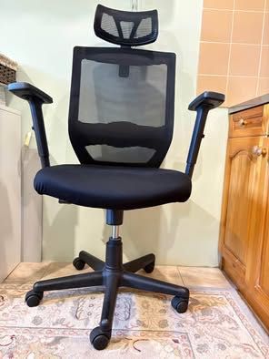 Офис стол - черен