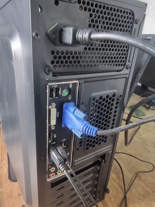 i7 8 gb ozu ssd 128 hdd 500 holati zoʻr