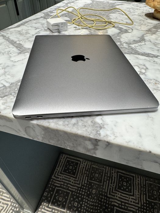 Macbook pro 13  8gb 128gb