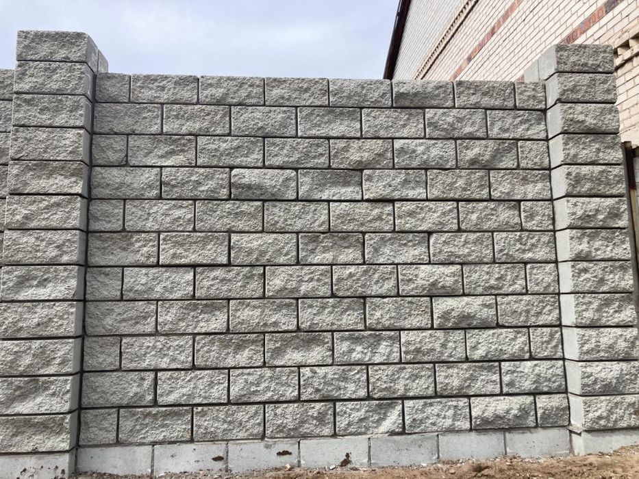 Каменщики-облицовщики