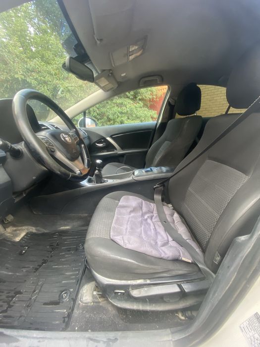 Toyota avensis 2015