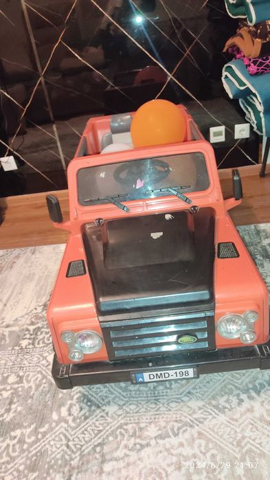 Продам игрушечную машину