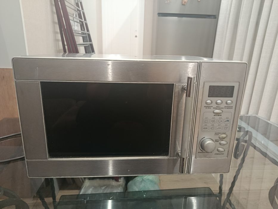 Микроволновка Midea имеется места где сошла краска в остальном идеал