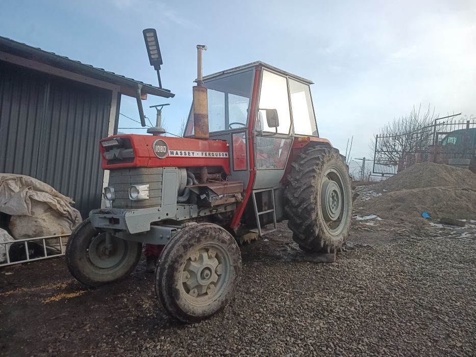 Vând tractor Massey Ferguson 1080 + plug reversibil
