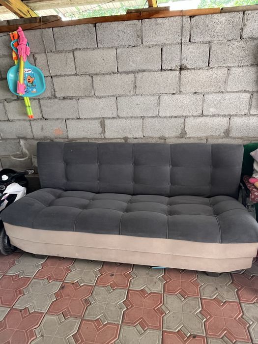 Продаю срочно диван