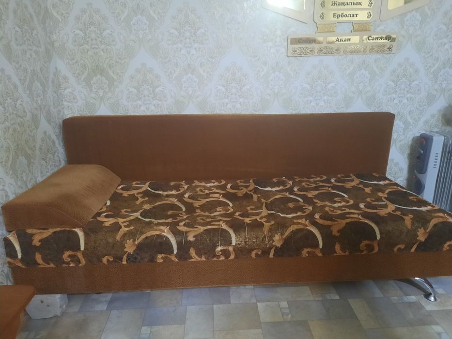 Отдам даром диван .