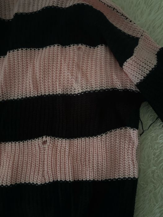 свитер черно-розовый